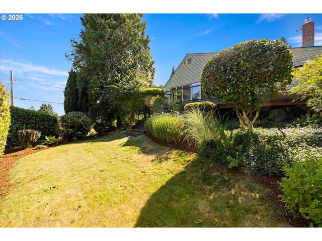 221 Sw TEXAS St, Portland, OR 97219