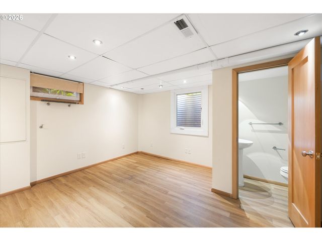 221 Sw TEXAS St, Portland, OR 97219