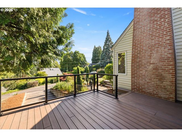221 Sw TEXAS St, Portland, OR 97219