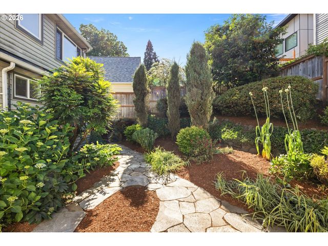 221 Sw TEXAS St, Portland, OR 97219