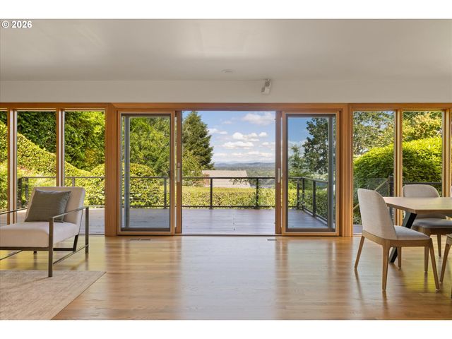 221 Sw TEXAS St, Portland, OR 97219