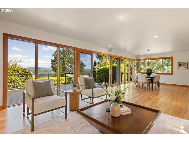 221 Sw TEXAS St, Portland, OR 97219