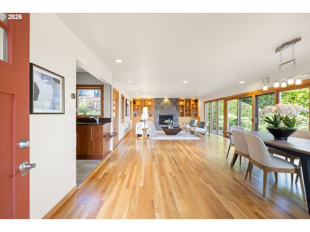 221 Sw TEXAS St, Portland, OR 97219
