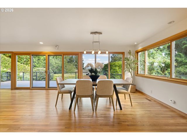 221 Sw TEXAS St, Portland, OR 97219