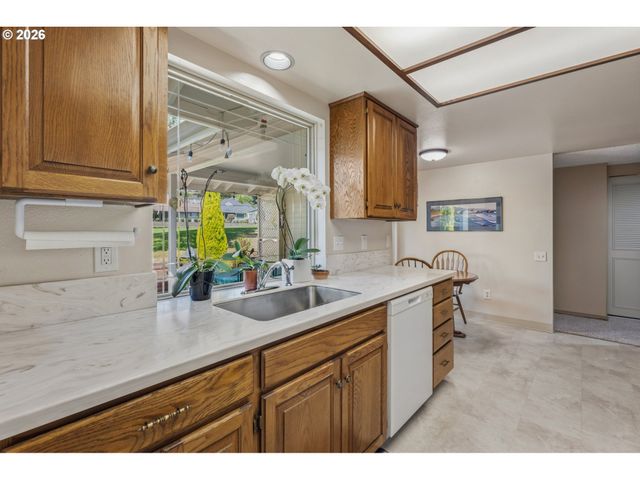15655 Sw OLD ORCHARD Pl, Tigard, OR 97224