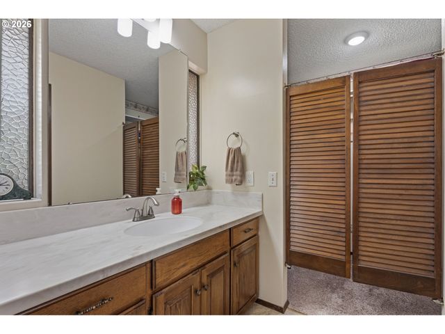 15655 Sw OLD ORCHARD Pl, Tigard, OR 97224