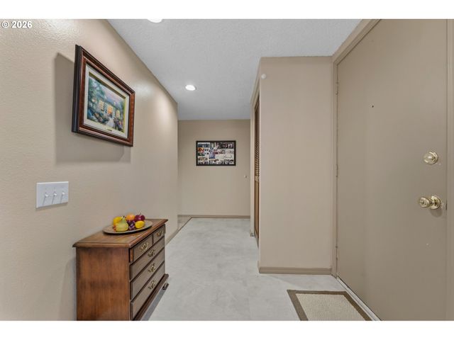15655 Sw OLD ORCHARD Pl, Tigard, OR 97224