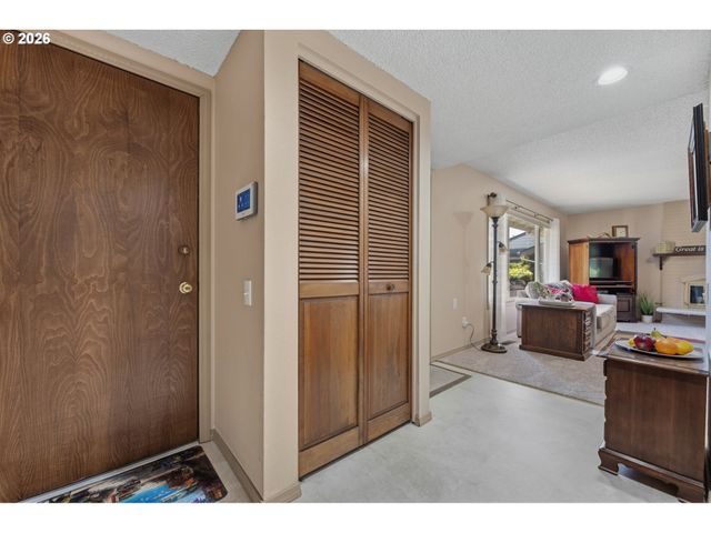 15655 Sw OLD ORCHARD Pl, Tigard, OR 97224