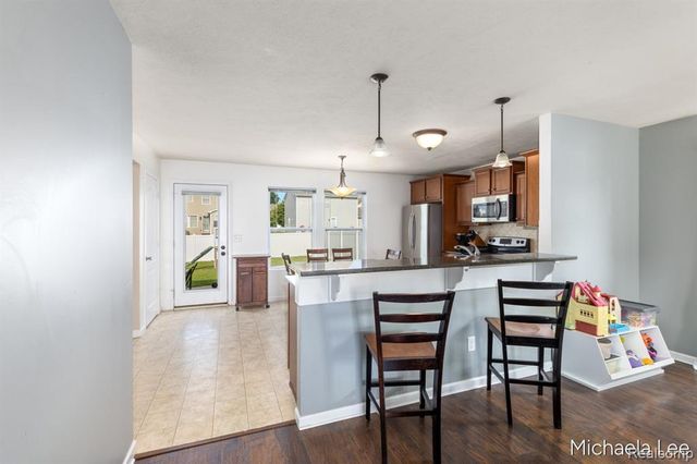 607 Nantucket Drive, Lansing, MI 48906