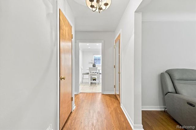 20691 Wedgewood Drive, Grosse Pointe, MI 48236