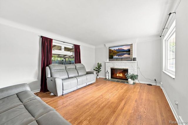 20691 Wedgewood Drive, Grosse Pointe, MI 48236
