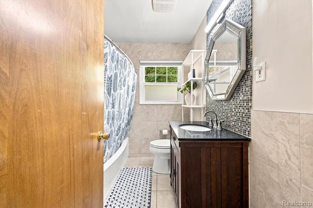 20691 Wedgewood Drive, Grosse Pointe, MI 48236