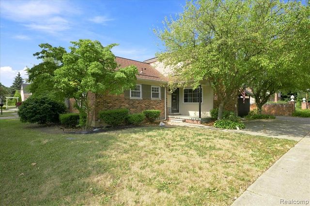 20691 Wedgewood Drive, Grosse Pointe, MI 48236