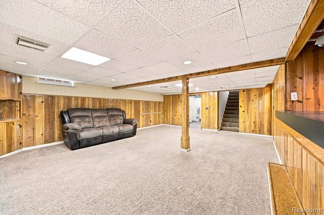 20691 Wedgewood Drive, Grosse Pointe, MI 48236