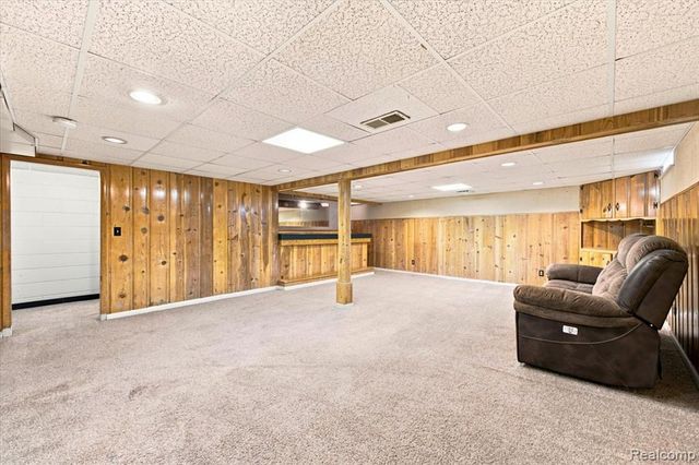 20691 Wedgewood Drive, Grosse Pointe, MI 48236