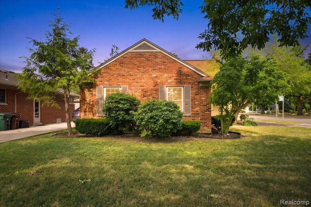 20691 Wedgewood Drive, Grosse Pointe, MI 48236