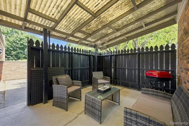 20691 Wedgewood Drive, Grosse Pointe, MI 48236