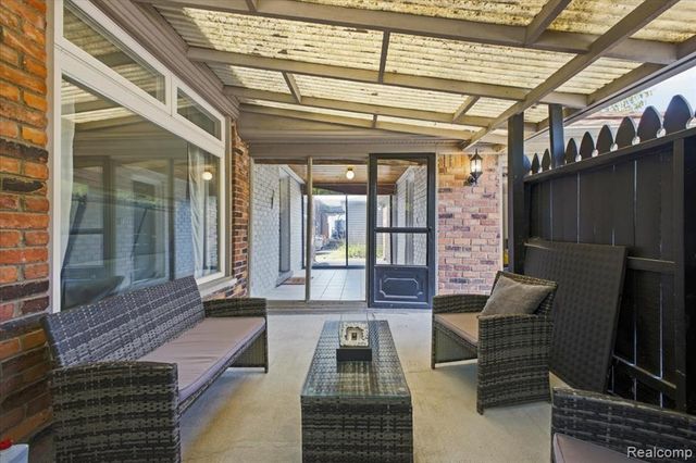 20691 Wedgewood Drive, Grosse Pointe, MI 48236