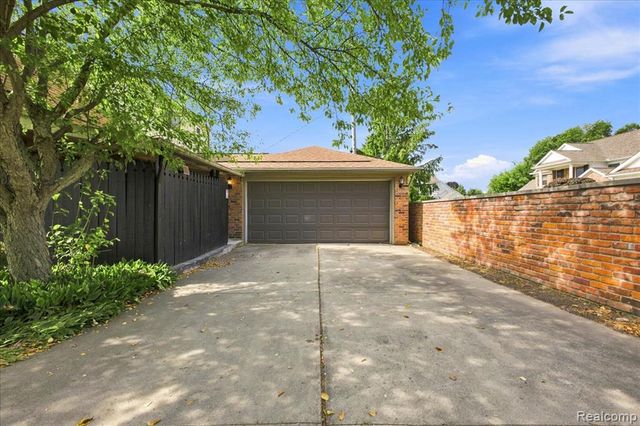 20691 Wedgewood Drive, Grosse Pointe, MI 48236