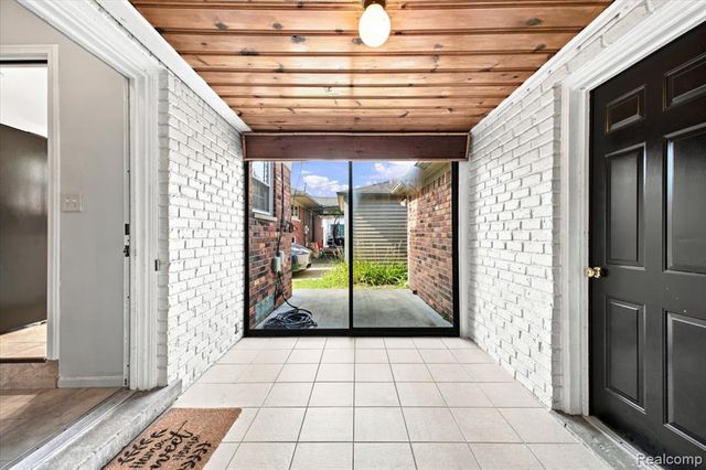 20691 Wedgewood Drive, Grosse Pointe, MI 48236
