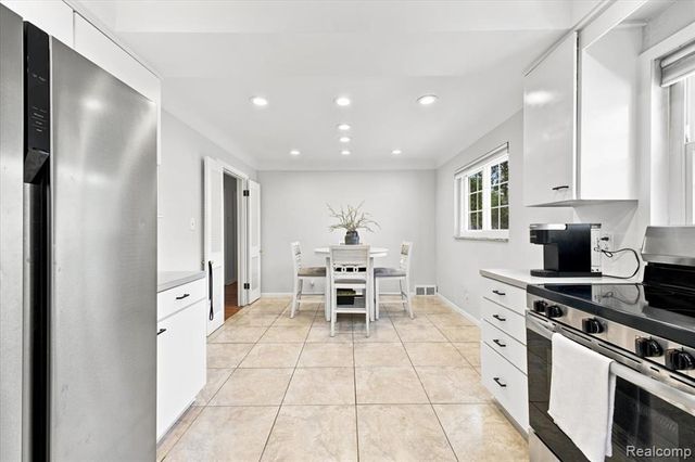 20691 Wedgewood Drive, Grosse Pointe, MI 48236