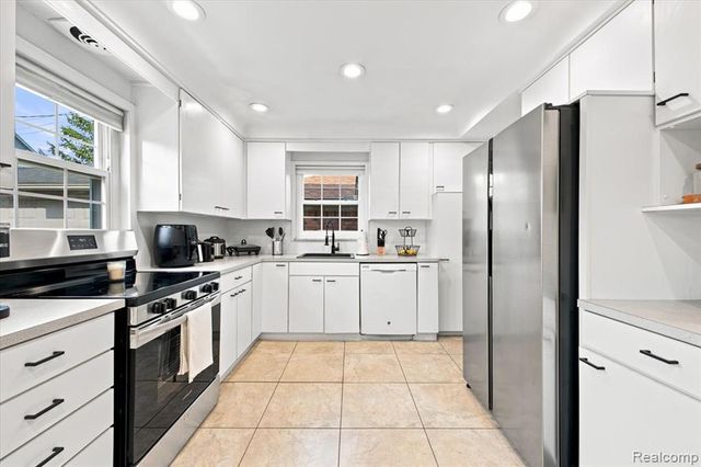 20691 Wedgewood Drive, Grosse Pointe, MI 48236