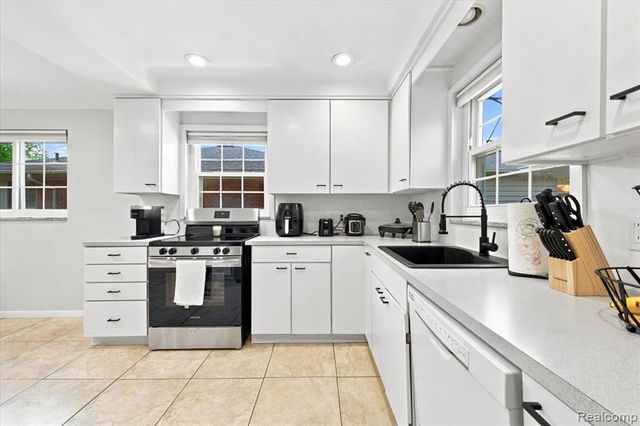 20691 Wedgewood Drive, Grosse Pointe, MI 48236