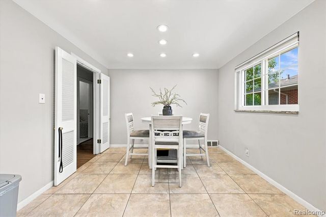 20691 Wedgewood Drive, Grosse Pointe, MI 48236