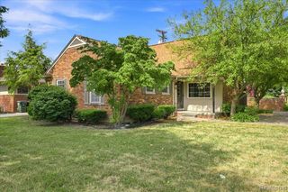20691 Wedgewood Drive, Grosse Pointe, MI 48236