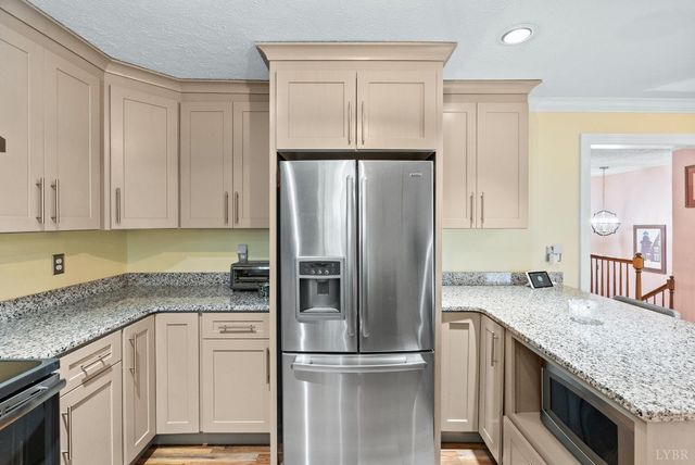 112 Hickory Way, Madison Heights, VA 24572