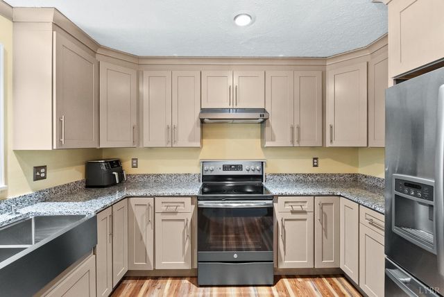 112 Hickory Way, Madison Heights, VA 24572