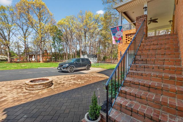 112 Hickory Way, Madison Heights, VA 24572