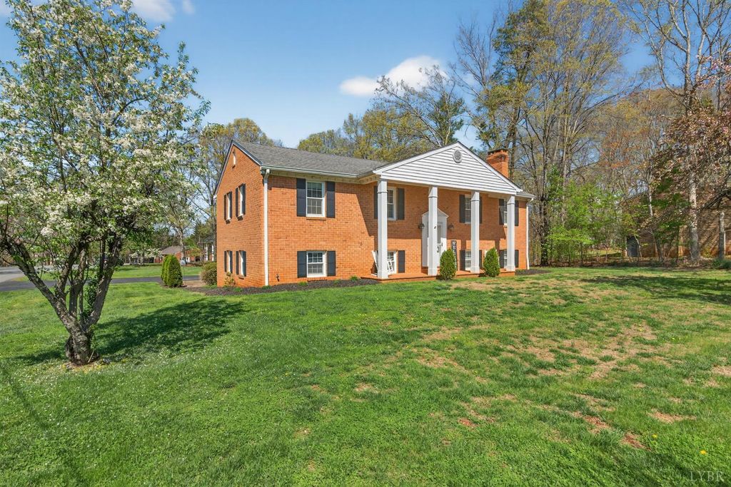 112 Hickory Way, Madison Heights, VA 24572