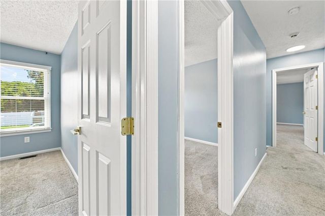 52 Locksley DR, Hampton, VA 23666