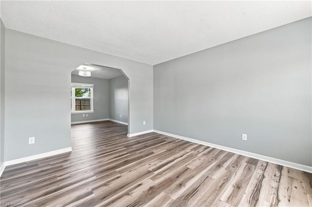 52 Locksley DR, Hampton, VA 23666