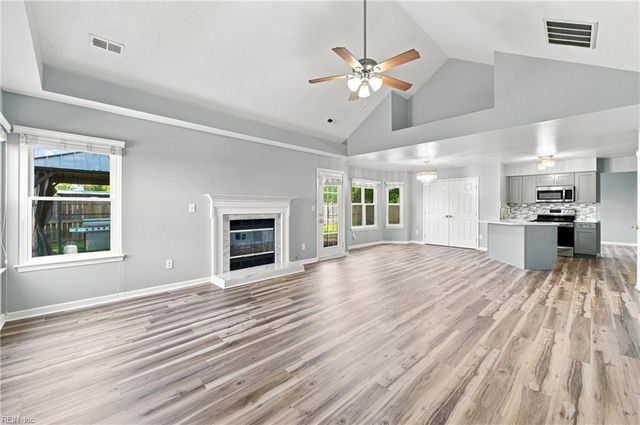 52 Locksley DR, Hampton, VA 23666