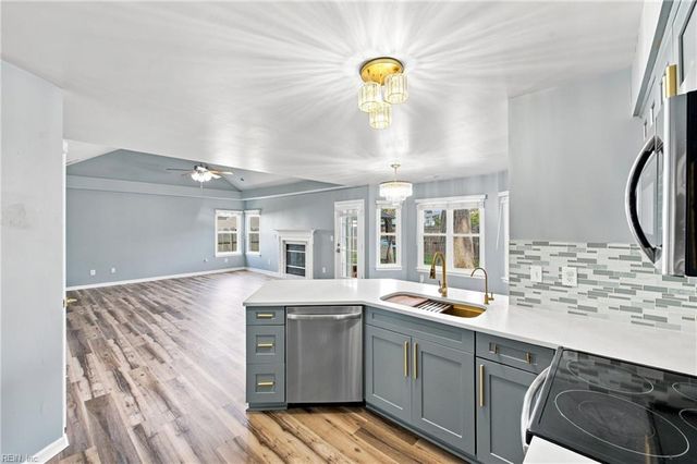 52 Locksley DR, Hampton, VA 23666