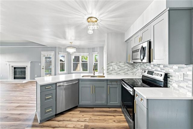 52 Locksley DR, Hampton, VA 23666