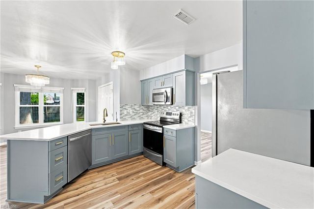 52 Locksley DR, Hampton, VA 23666