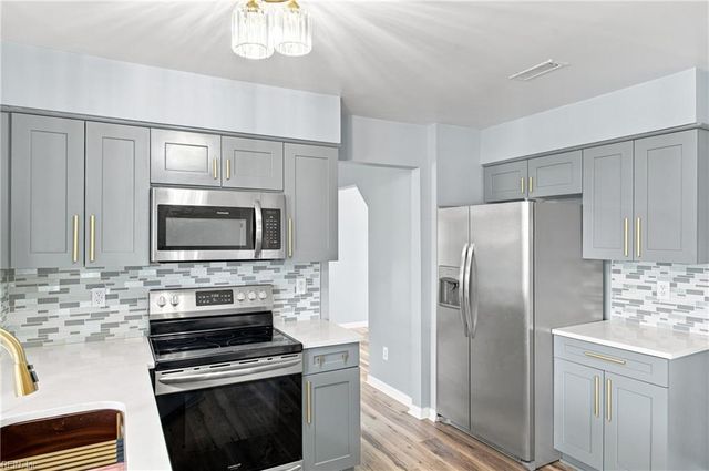 52 Locksley DR, Hampton, VA 23666