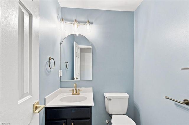 52 Locksley DR, Hampton, VA 23666