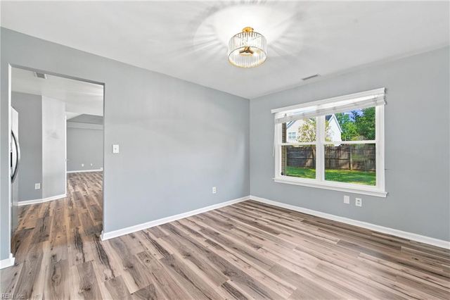 52 Locksley DR, Hampton, VA 23666