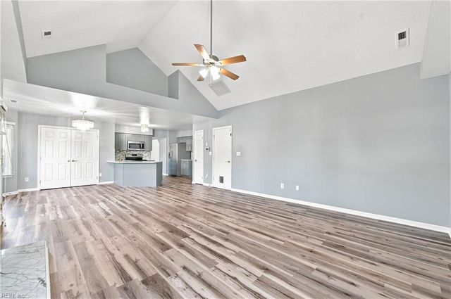 52 Locksley DR, Hampton, VA 23666