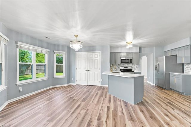52 Locksley DR, Hampton, VA 23666