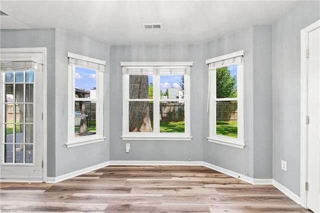 52 Locksley DR, Hampton, VA 23666