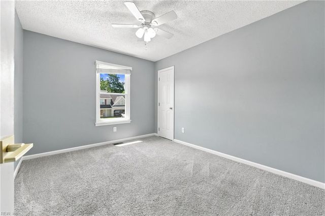 52 Locksley DR, Hampton, VA 23666