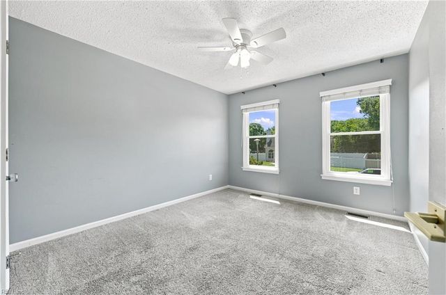 52 Locksley DR, Hampton, VA 23666
