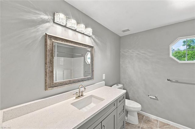 52 Locksley DR, Hampton, VA 23666