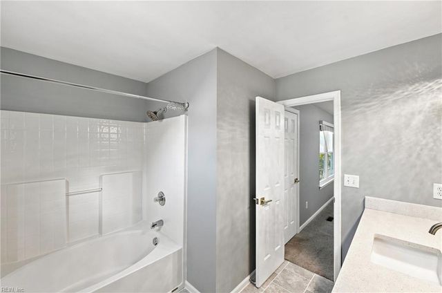 52 Locksley DR, Hampton, VA 23666
