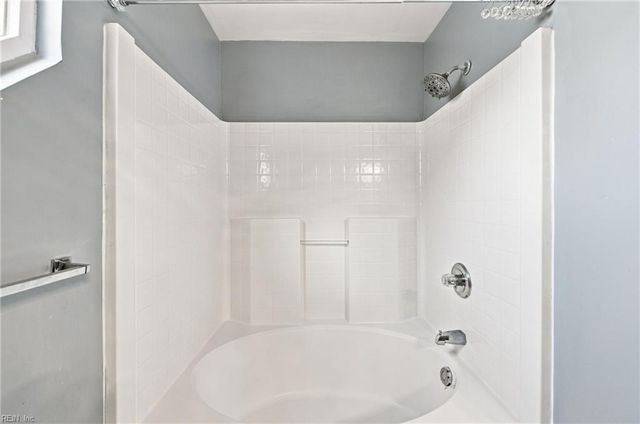52 Locksley DR, Hampton, VA 23666